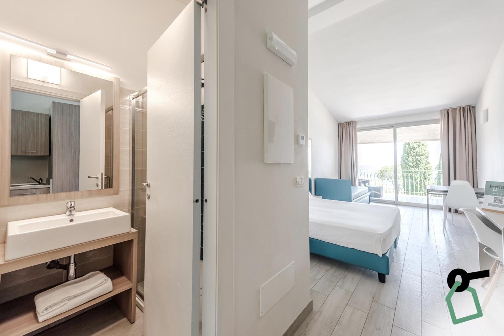 Hotiday Apartment Collection - Desenzano Desenzano del Garda Eksteriør billede