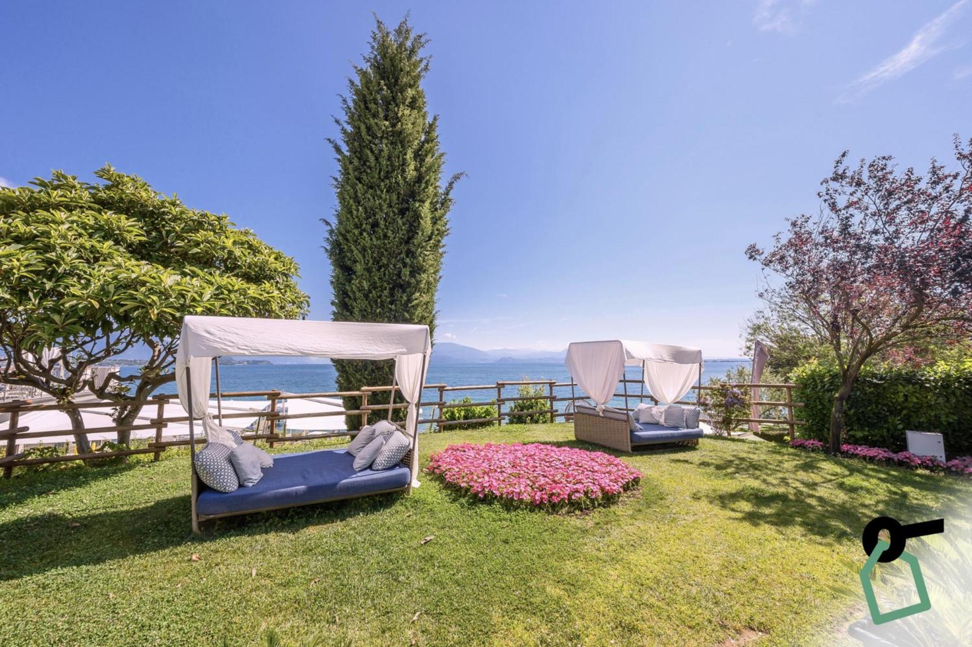 Hotiday Apartment Collection - Desenzano Desenzano del Garda Eksteriør billede