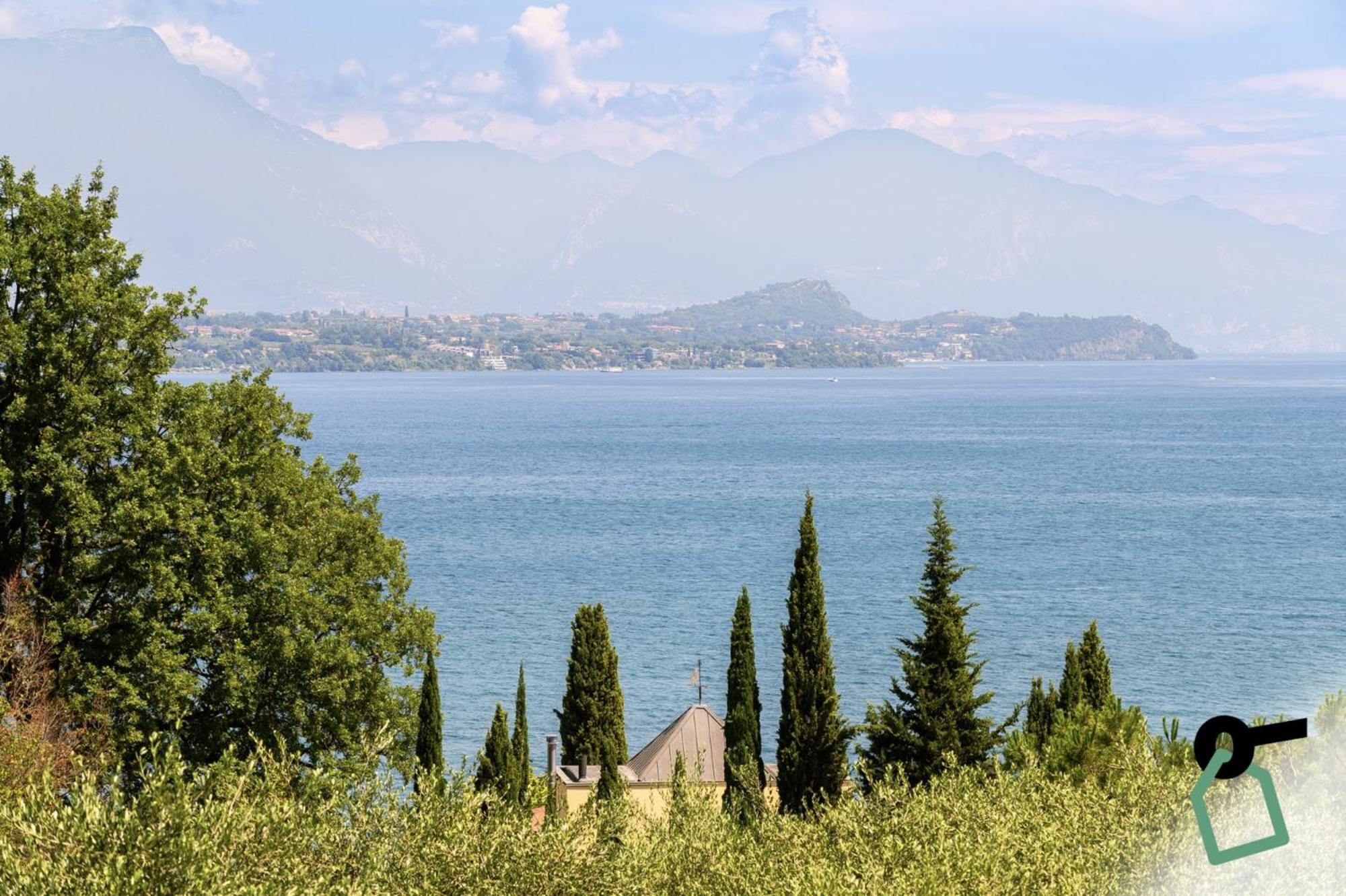 Hotiday Apartment Collection - Desenzano Desenzano del Garda Eksteriør billede