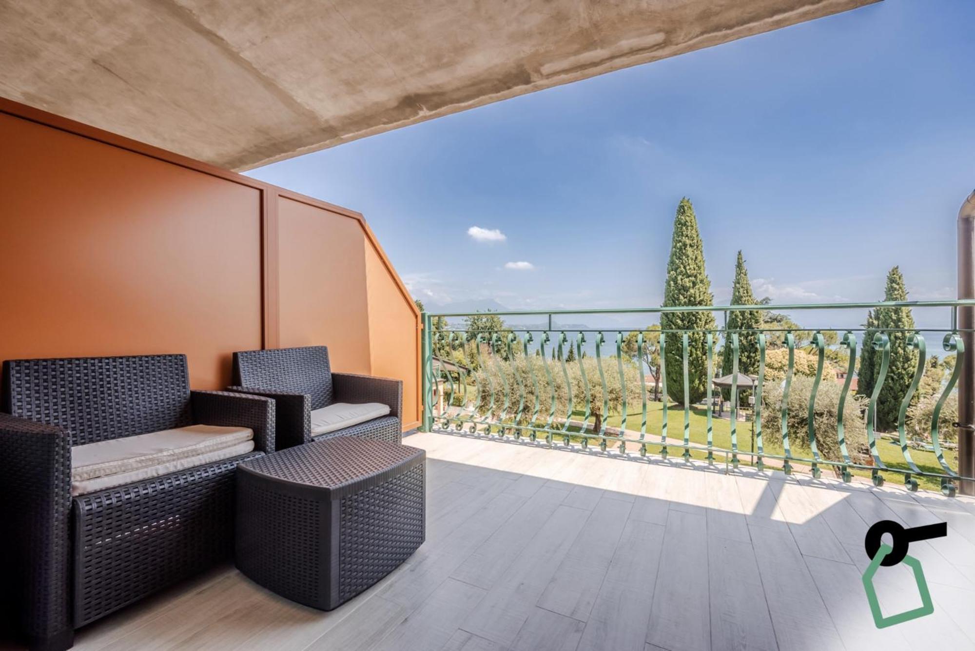 Hotiday Apartment Collection - Desenzano Desenzano del Garda Eksteriør billede