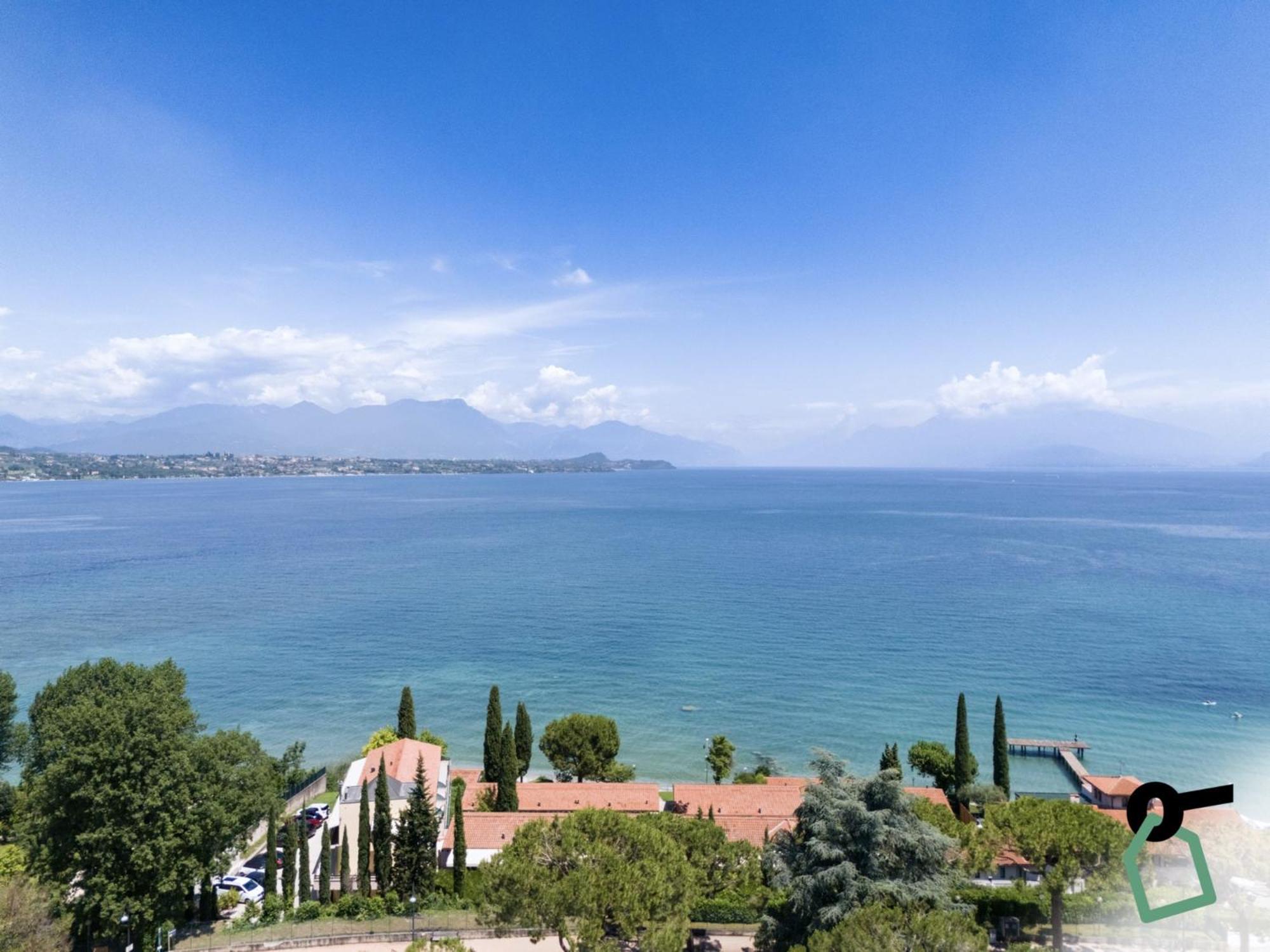 Hotiday Apartment Collection - Desenzano Desenzano del Garda Eksteriør billede